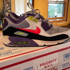 Nike air max 90’s size 10.5 been worn. Not alot